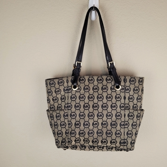 (1308)  Beautiful MICHAEL Michael Kors Womens Handbag - Picture 13 of 14